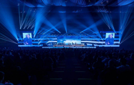 شاهد صور وفيديو حفل محمد فؤاد في جدة